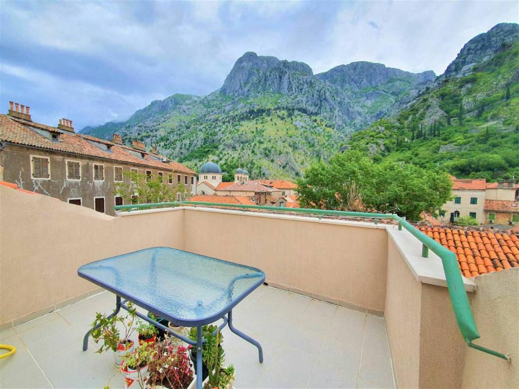 Kotor, Montenegro 85330, 2 Bedrooms Bedrooms, ,1 BathroomBathrooms,Apartment,For Sale,1474
